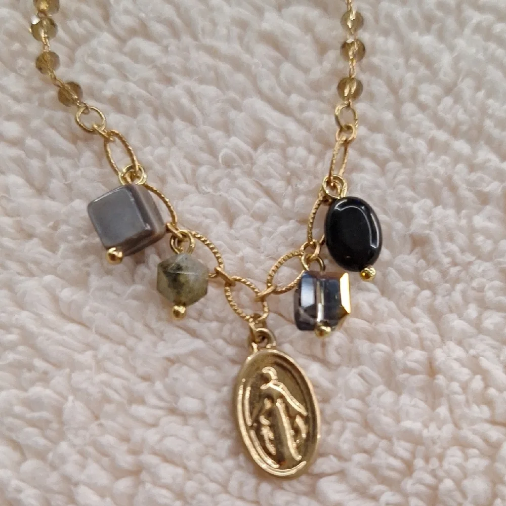 Chic Gold and Black Pendant Necklace - Picture 5 of 7